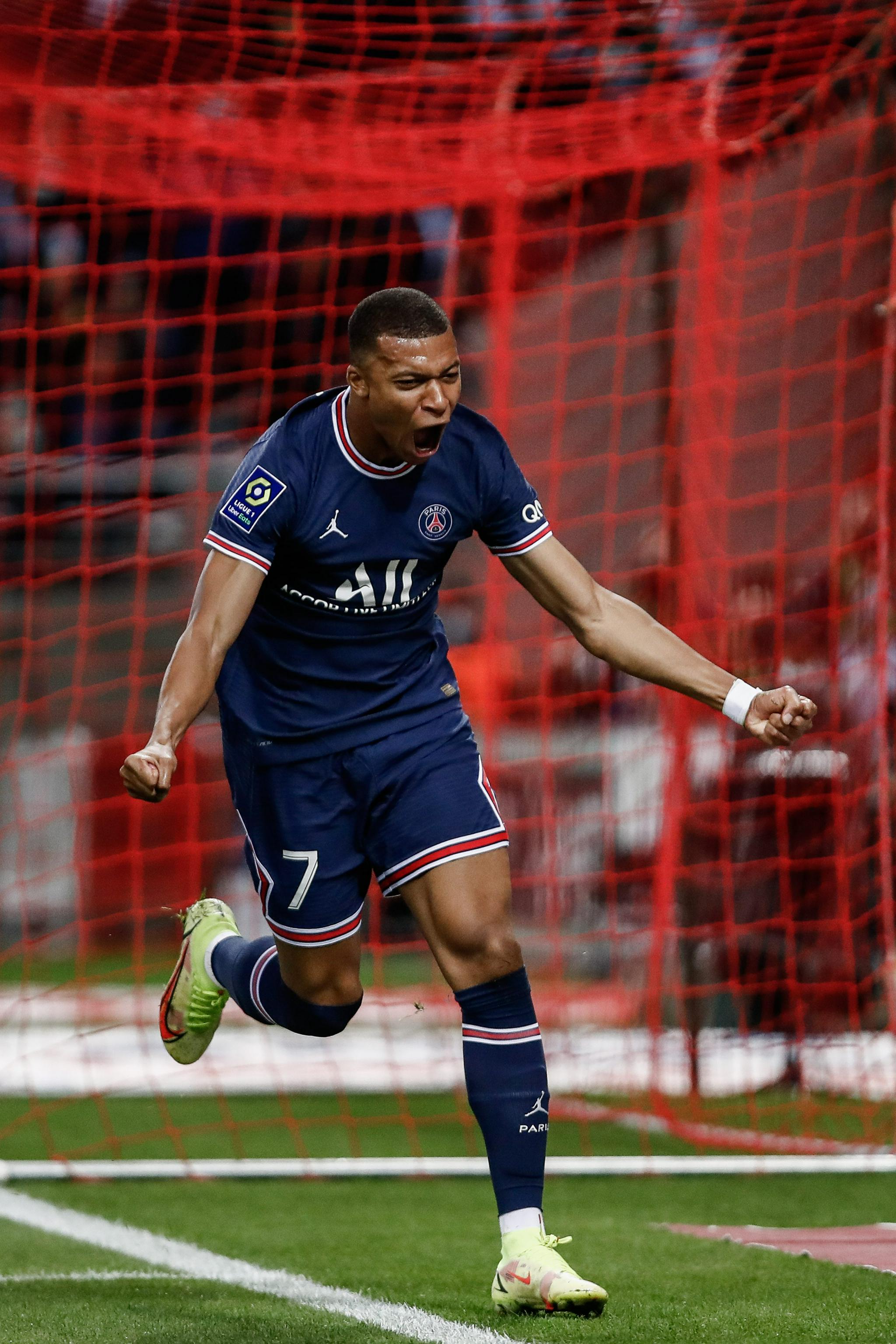 没有莫德里奇和大中锋的米兰，还能算米兰吗？（少了莫德里奇与支点中锋的米兰，还是那个米兰吗？）