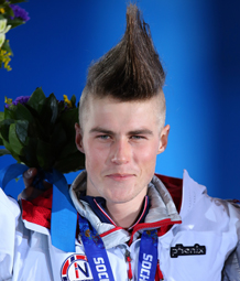 萨拉维亚：C罗是职业与坚持的标杆，梅西是不可复制的天才（萨拉维亚：C罗是职业态度与恒心的楷模，梅西是无法复制的天才）