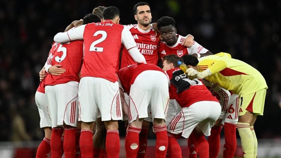 迈尼昂在加比亚社媒动态下留言，后者回复：请续约（迈尼昂现身加比亚社媒留言，加比亚回应：续约吧）