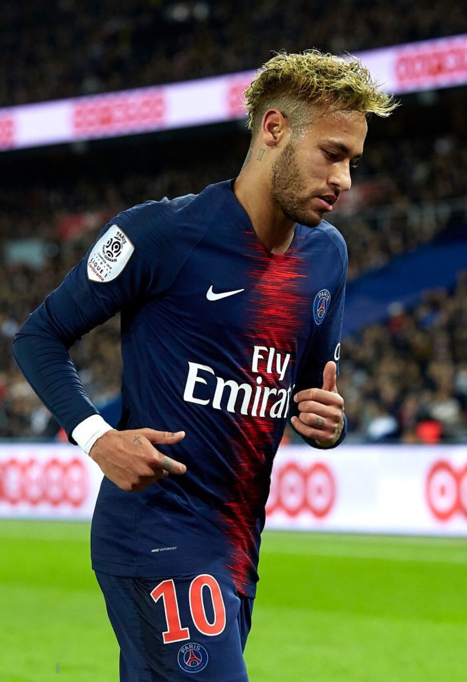 欧冠：巴黎大胜曼联 内马尔建功（欧冠：巴黎完胜曼联，内马尔破门）