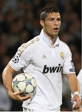 利物浦主场1-1战平升班马桑德兰，迎来赛季首个平局（利物浦主场被升班马桑德兰1-1逼平，收获赛季首个平局）