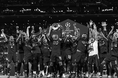 范加尔：如果阿贾克斯听我的，他们将在两三年内恢复正常（范加尔：若阿贾克斯采纳我的建议，两三年内就能重回正轨）