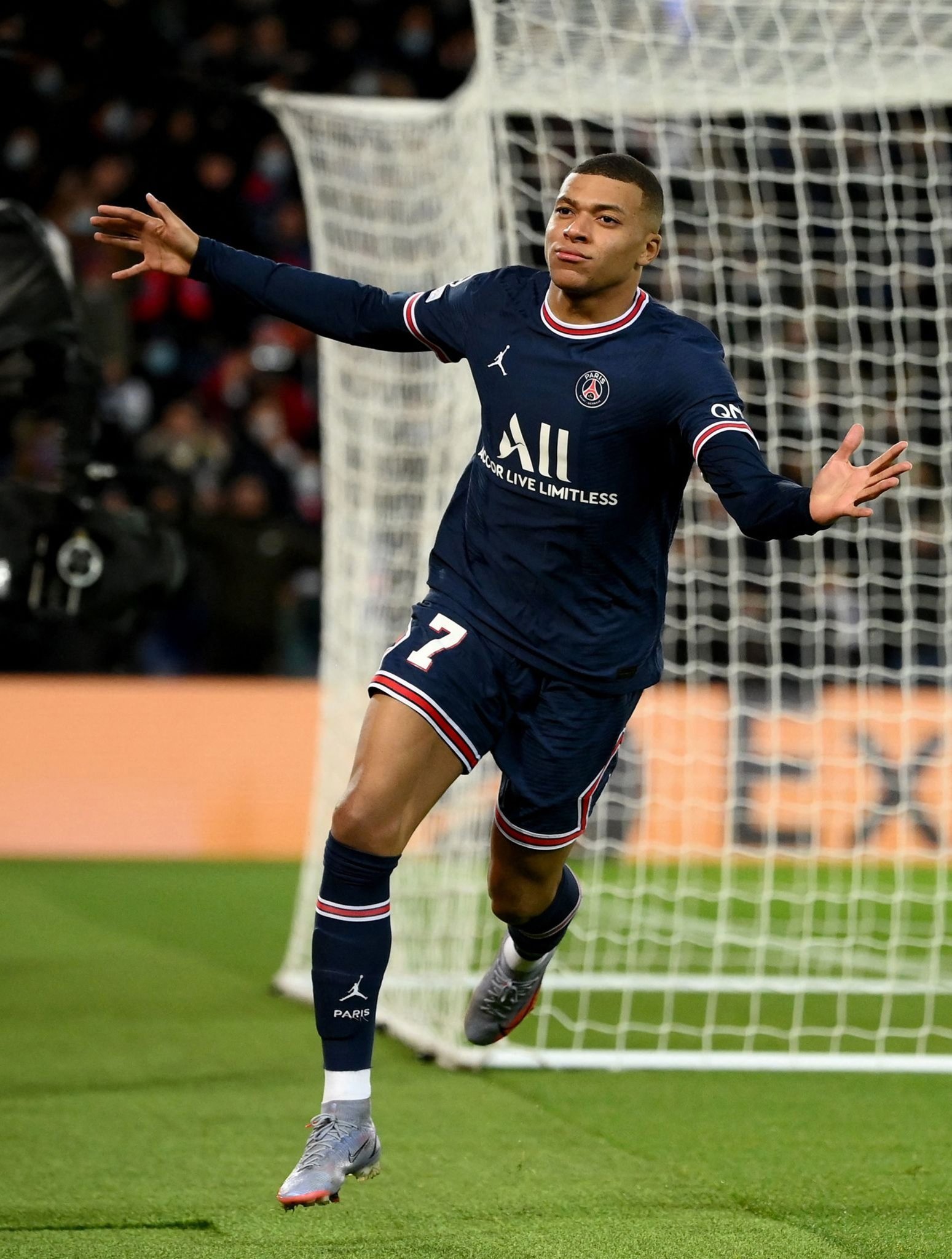 德天空：阿森纳密切关注法鹰左边锋巴霍亚，克勒舍要7000万欧（德国天空体育：阿森纳考察法鹰边锋巴霍亚，克勒舍标价7000万欧元）