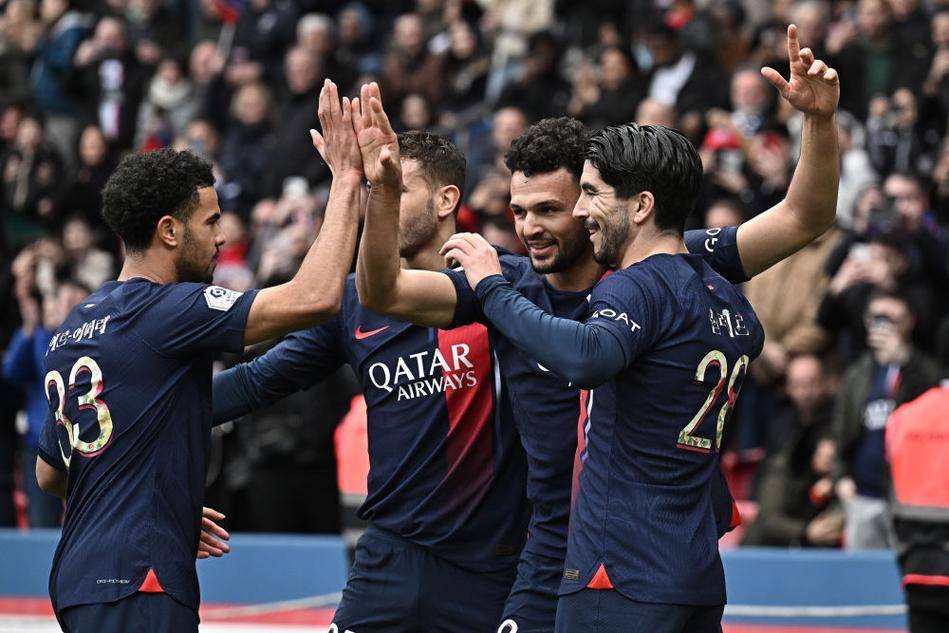 大乌龙，皇马年度大会悼念若塔兄弟，但安德烈-席尔瓦配错图（皇马年会悼念若塔兄弟，却误用安德烈-席尔瓦照片）