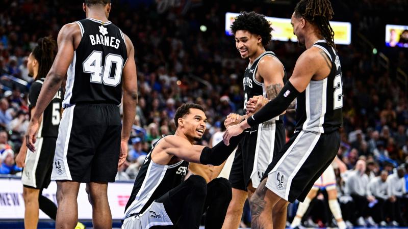 空接之城重聚！保罗更新社媒，晒出与格里芬、小乔丹视频通话（空接之城再聚首：保罗社媒晒与格里芬、小乔丹视频连线）