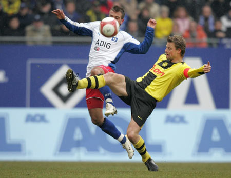 17岁290天，卡尔成为欧冠历史连续3场进球最年轻的球员（17岁290天，卡尔创欧冠最年轻连续三场破门纪录）