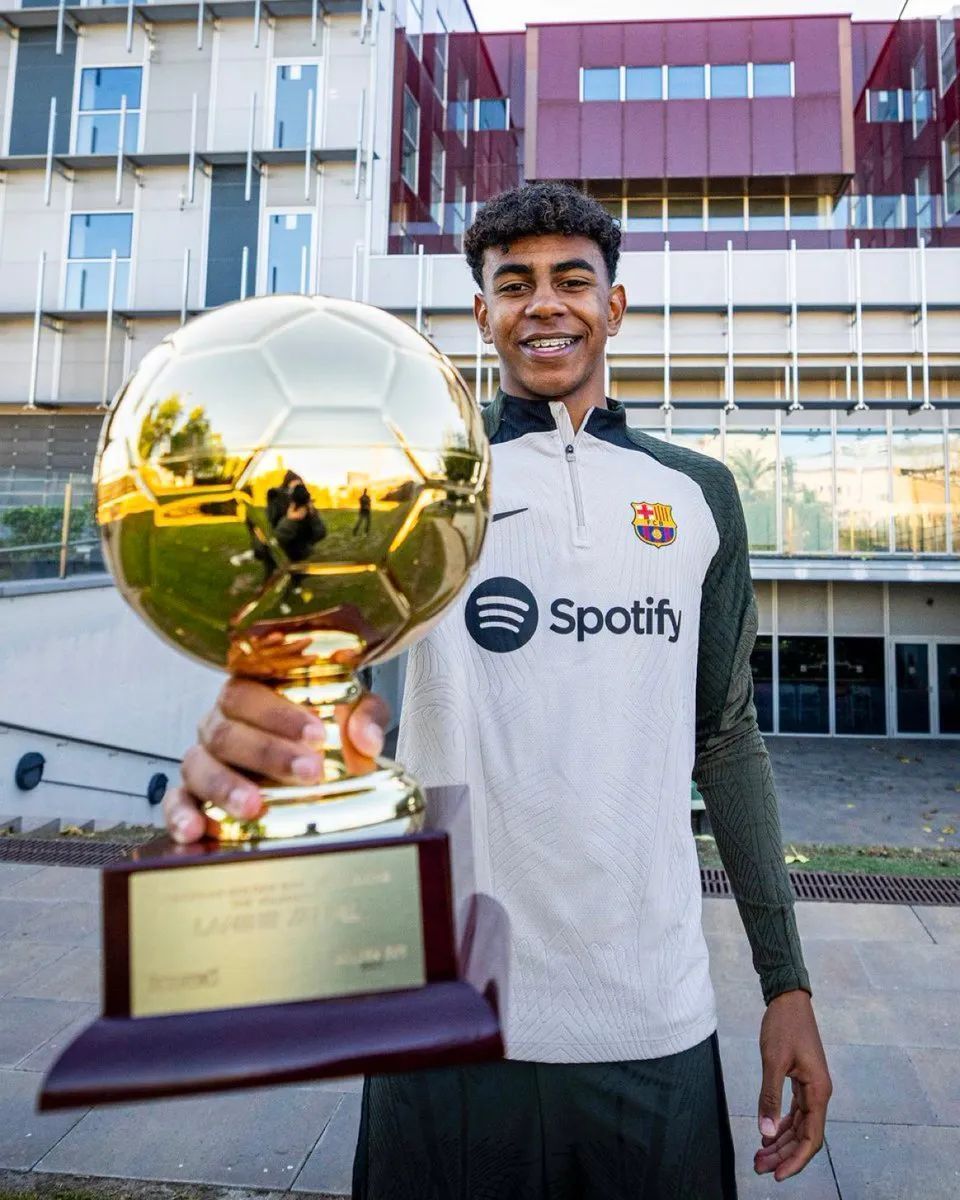 西甲：巴萨客场3-1战胜赫罗纳（西甲客场告捷：巴萨3-1力克赫罗纳）