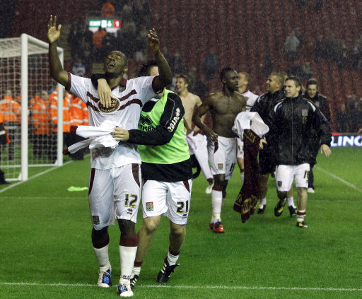 热议中超保级：赛程为人情世故提供便利；亚泰想搞肯定冲回来（中超保级引热议：赛程为人情操作留空间，亚泰若出手必将冲回）