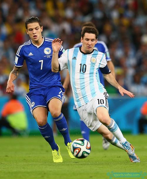 B费伤缺至少一个月：他到底是曼联的遮羞布、还是低谷的根源（B费至少伤停一月，曼联是失去遮羞布还是揭开低迷根源？）