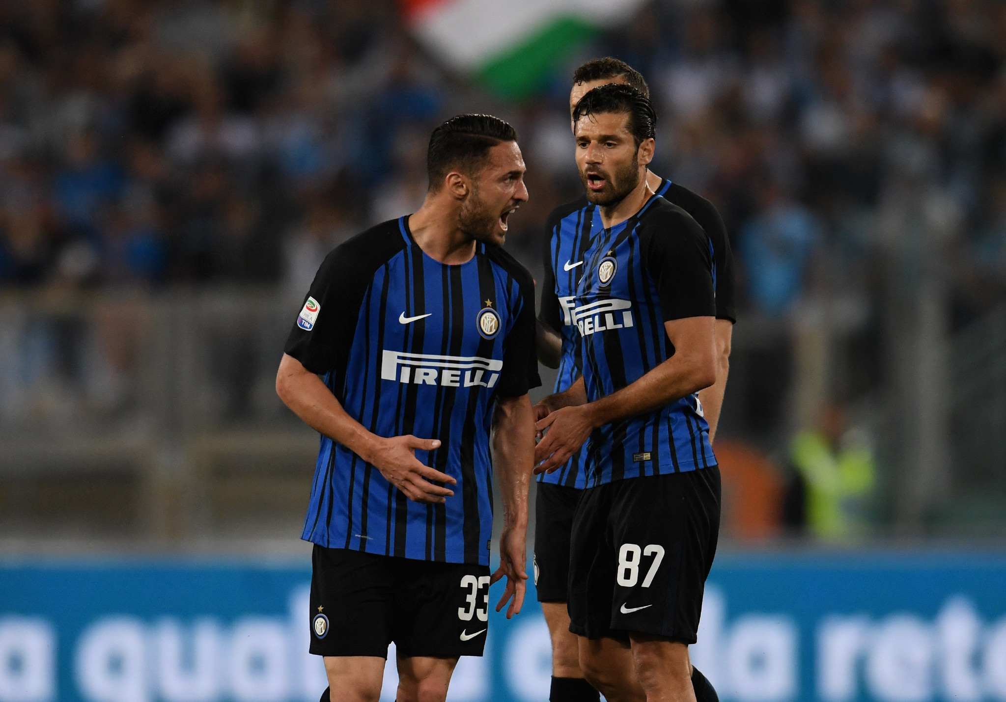 剑南春丨拜仁2-2柏林联，凯恩头球绝平+送礼，迪亚斯零度角（剑南春丨拜仁2-2柏林联：凯恩头槌压哨扳平亦有失误，迪亚斯零角度破门）